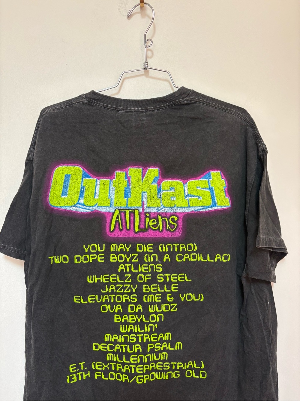NWOT Urban Outfitters Outkast Tracklist Graphic Tee Size Large - Picture 9 of 12